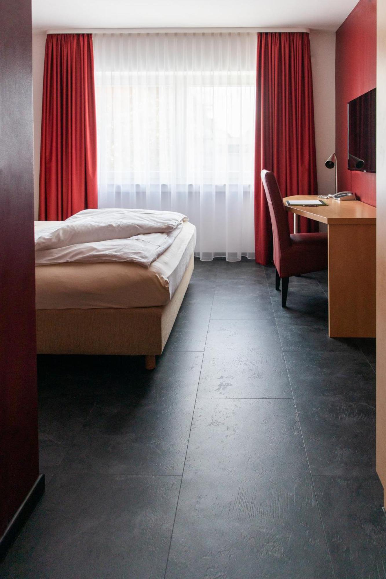 Mein Schlosshotel Heusenstamm Esterno foto
