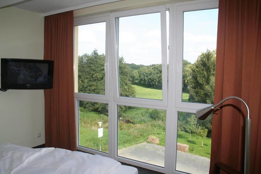 Mein Schlosshotel Heusenstamm Esterno foto